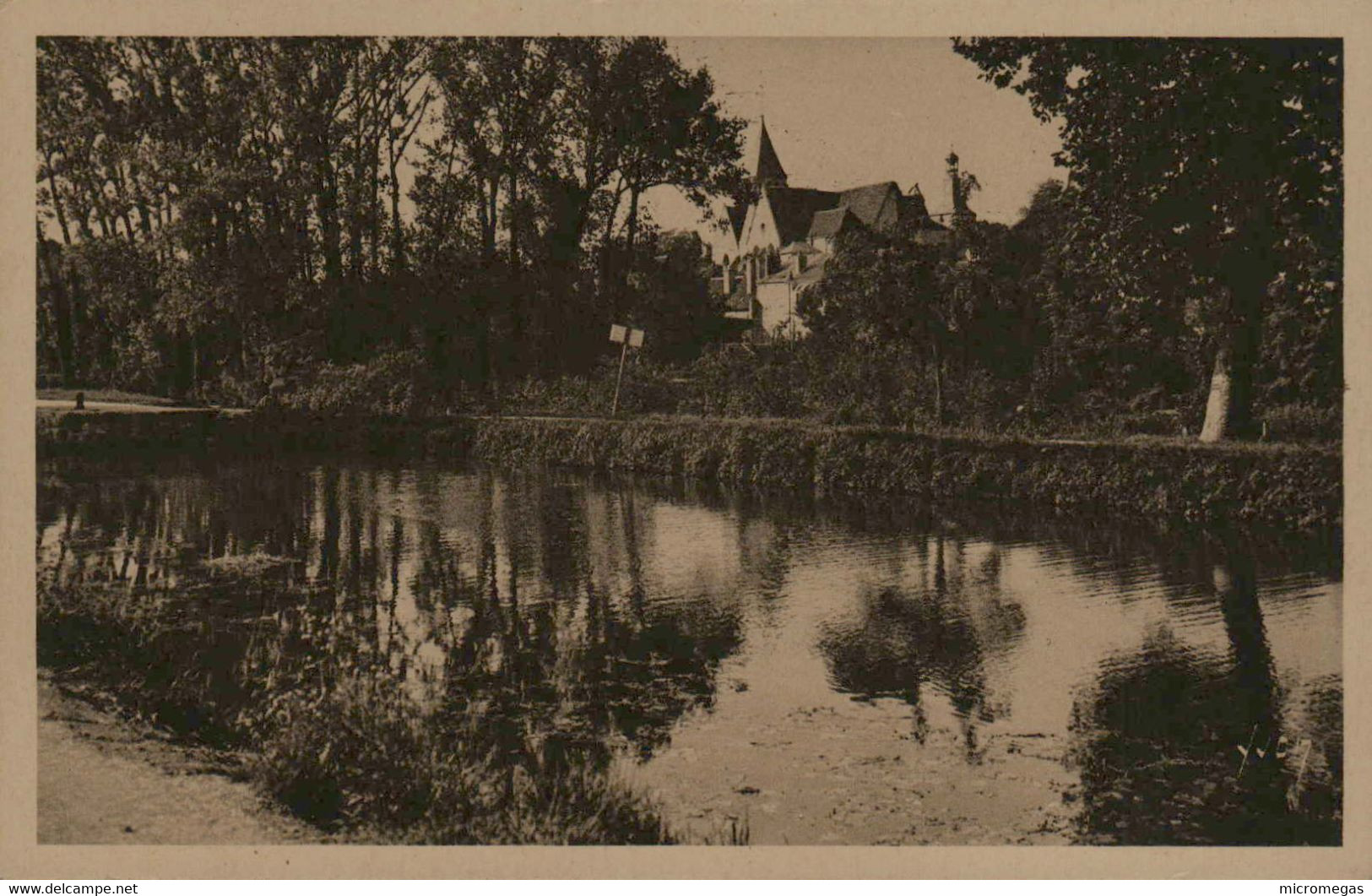 18 - VIERZON - Le Canal Du Berry - Vierzon