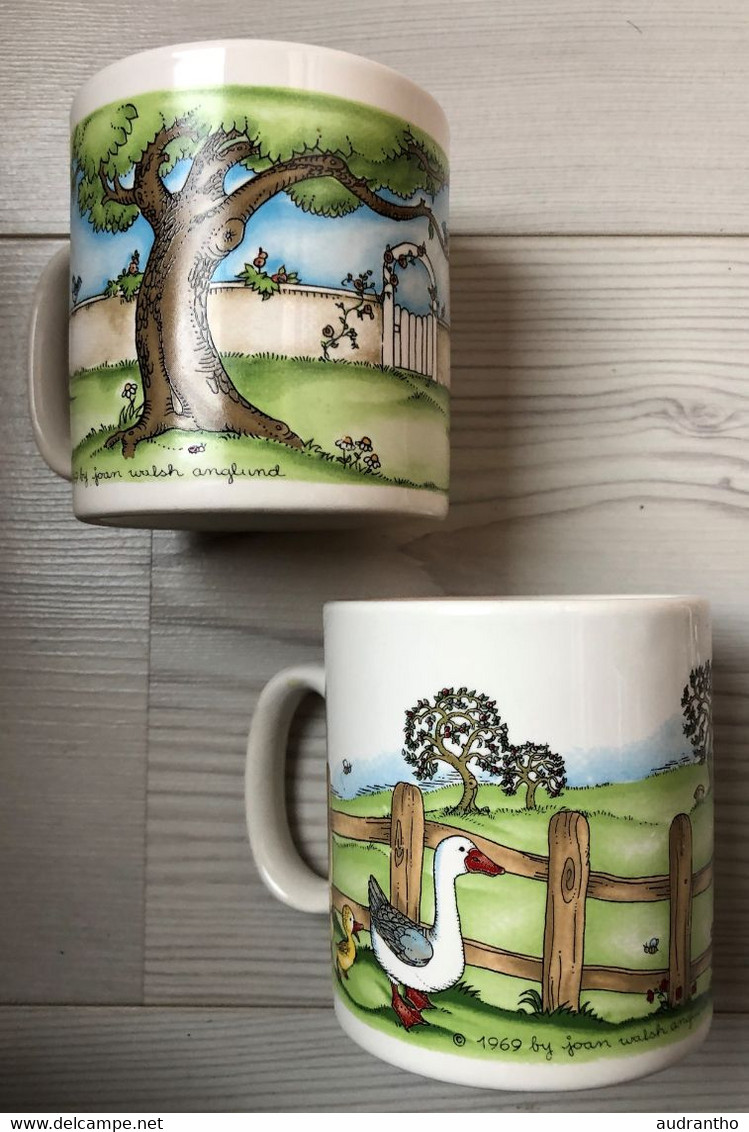 2 Mugs Vintage De 1969 Par Joan Walsh Anglund FPC England Jeune Fille Jeune Garçon Avec Chat - Tassen