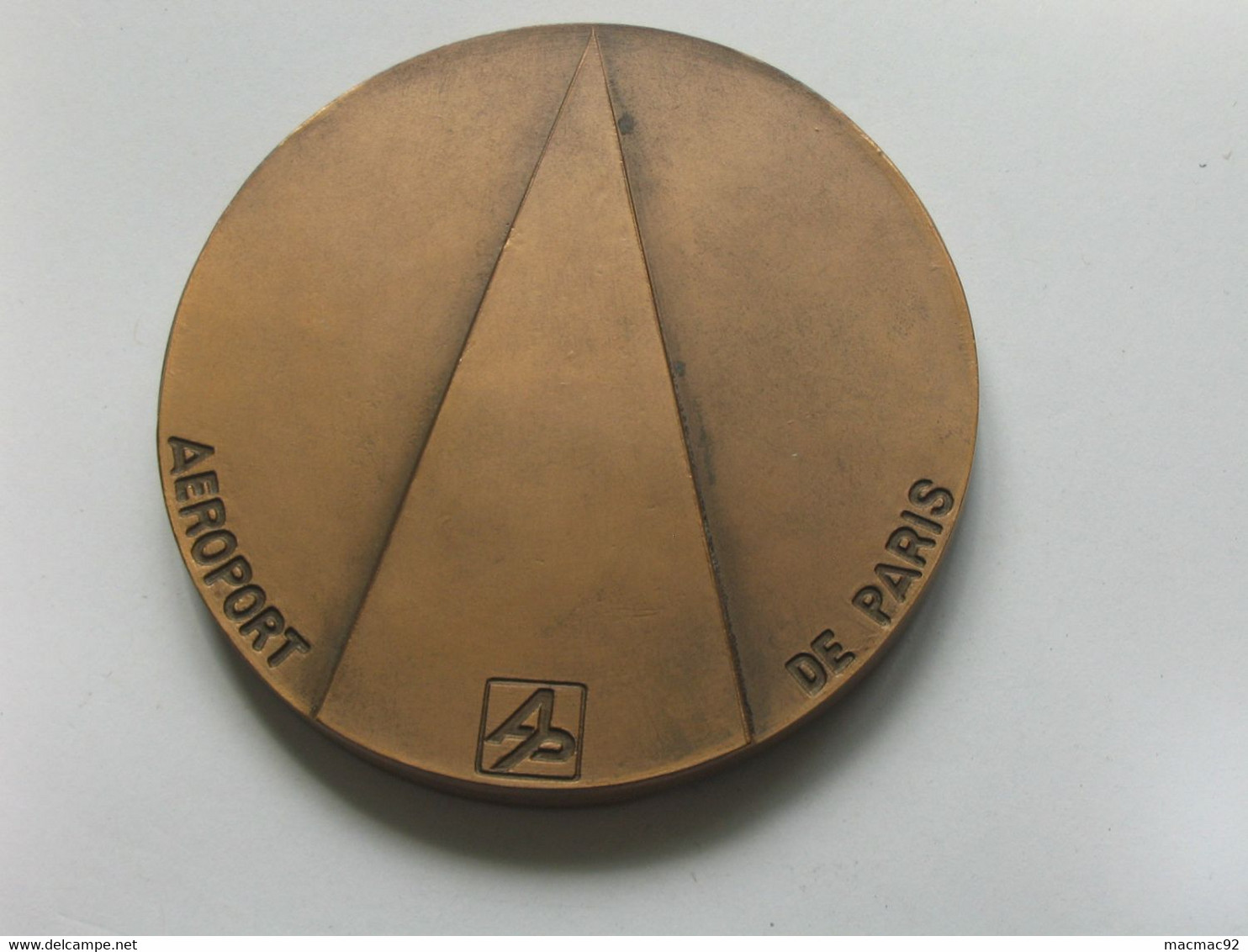 Médaille AEROPORT DE PARIS - AERPORT CHARLES DE GAULLE 1974  **** EN ACHAT IMMEDIAT **** - Professionnels / De Société