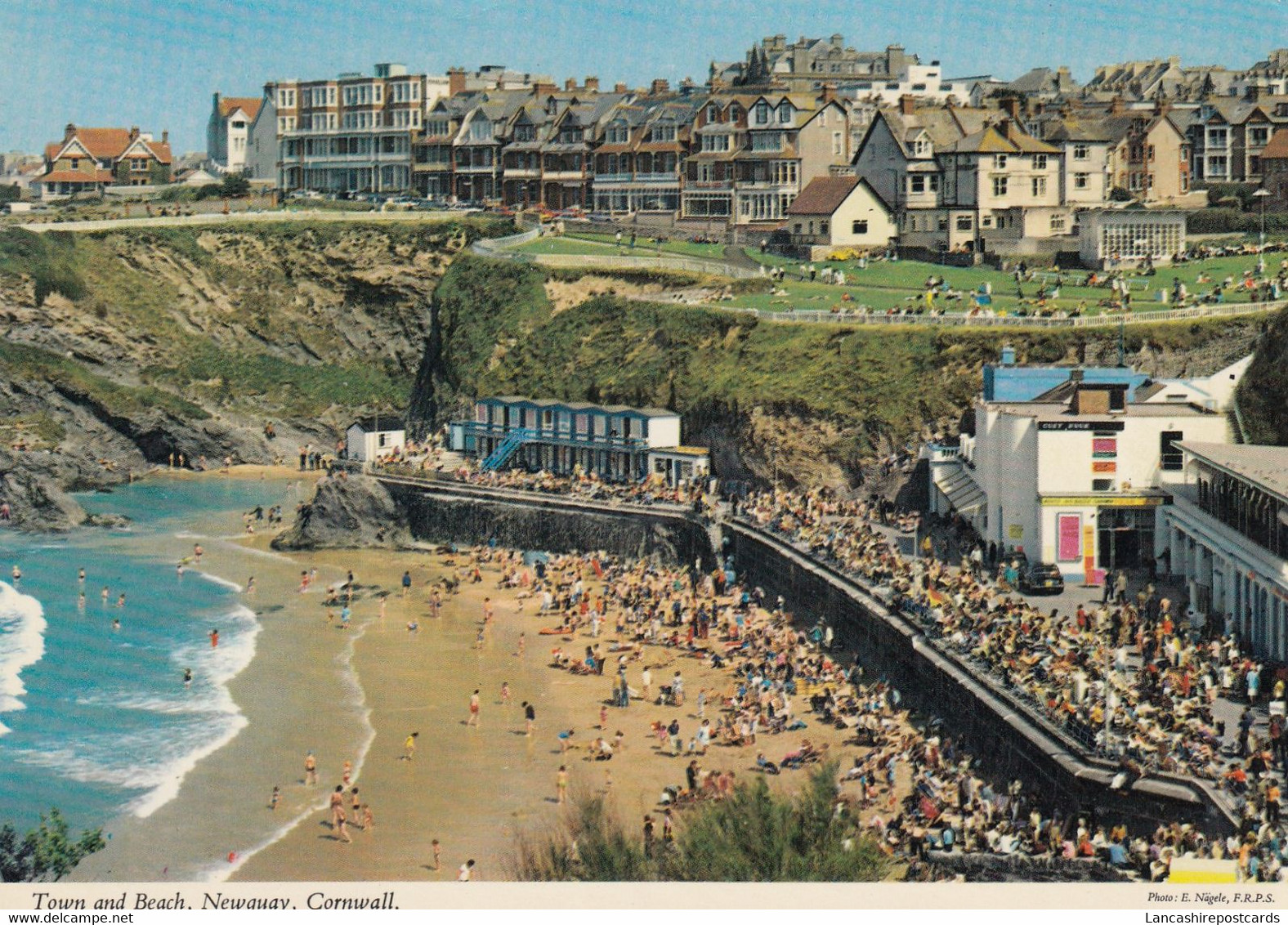 Postcard Town And Beach Newquay Cornwall [ John Hinde ] PU 1986 My Ref B25446 - Newquay