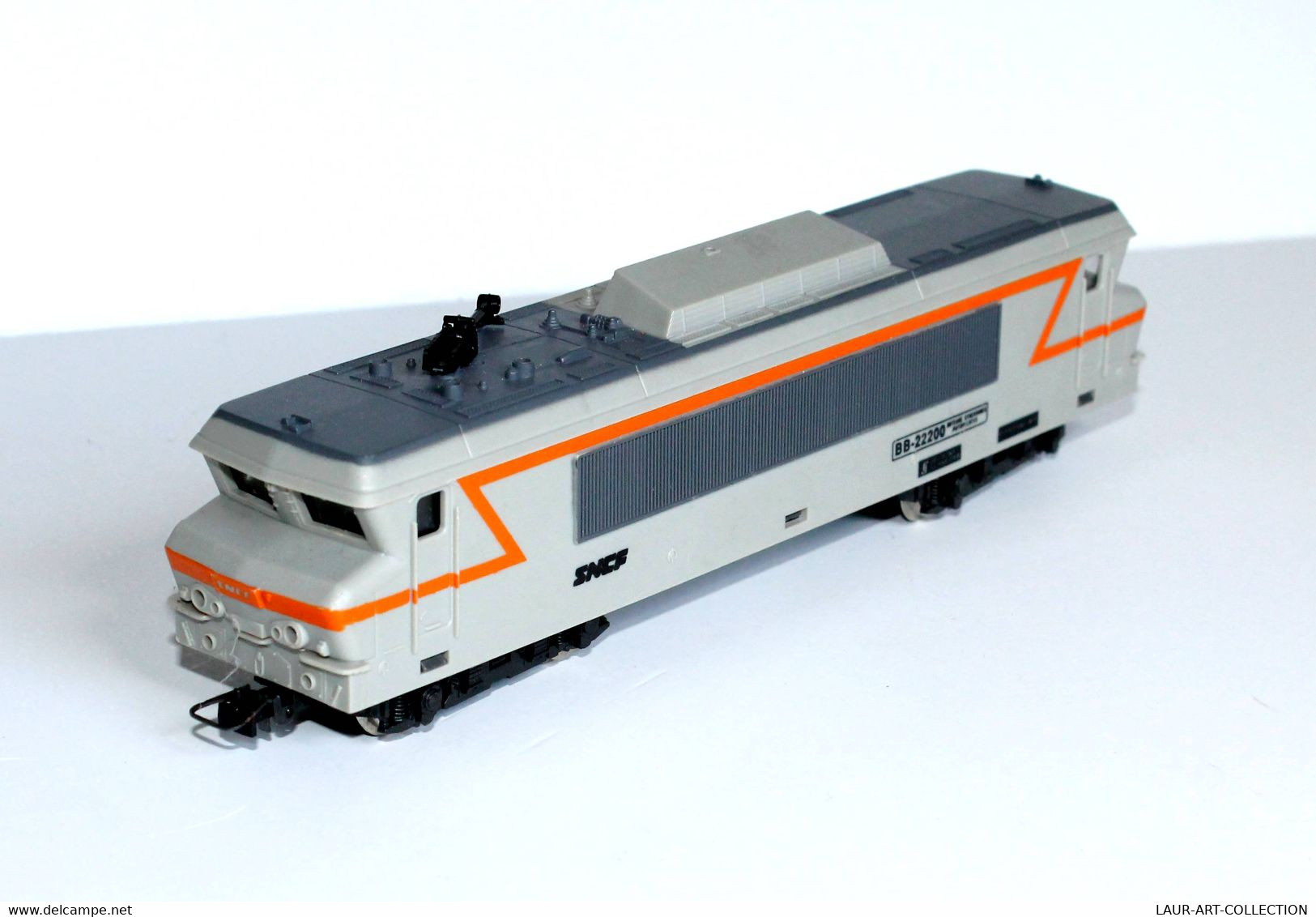 JOUEF BB-22200 - LOCOMOTIVE DIESEL SNCF - ECH HO - AUTOMOTRICE / FERROVIAIRE TRAIN CHEMIN FER  (2304.114) - Locomotieven