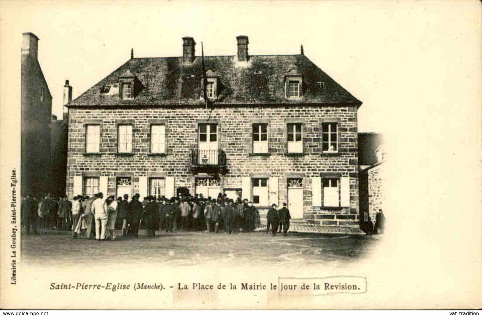 FRANCE - Carte Postale -  St Pierre Eglise - La Place De La Mairie Un Jour De Révision - L 121204 - Saint Pierre Eglise