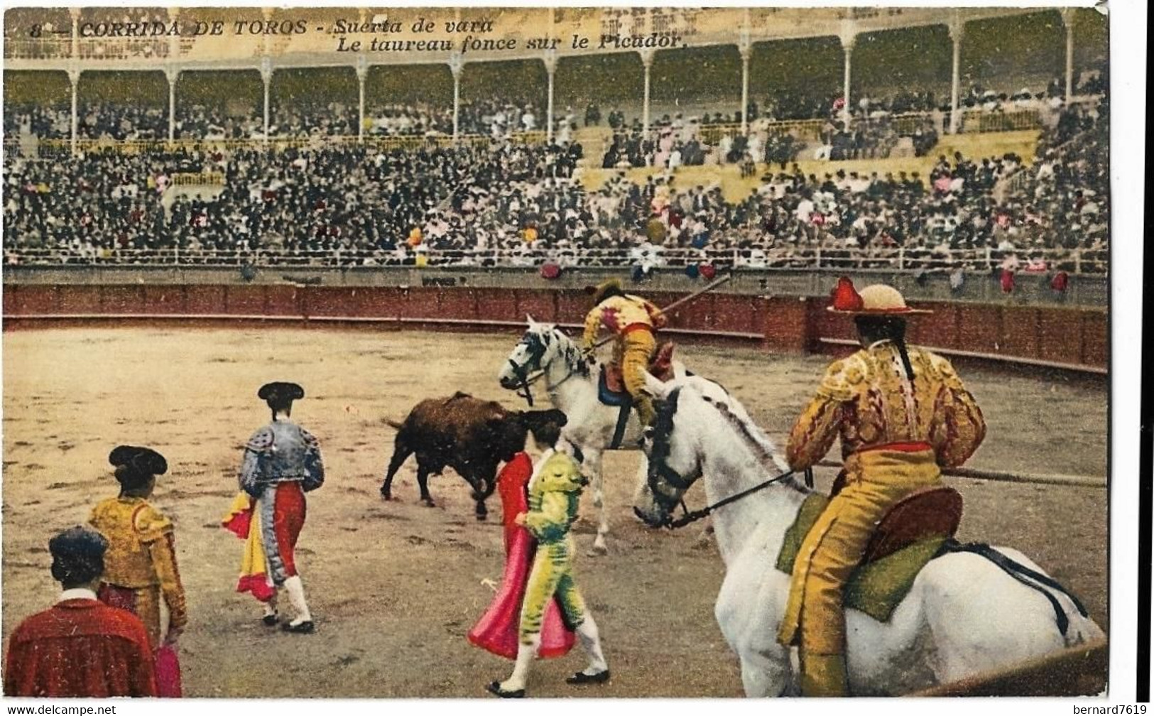 Tauromachie  -   Corridas De Toros -       Le Taureau Fonce Sur La Matador - Corrida