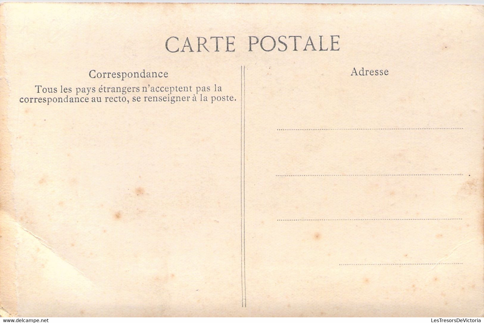 CPA Fantaisie - Le Secret Du Timbre - Femme Postant Une Enveloppe - A Bientot - Poste & Facteurs