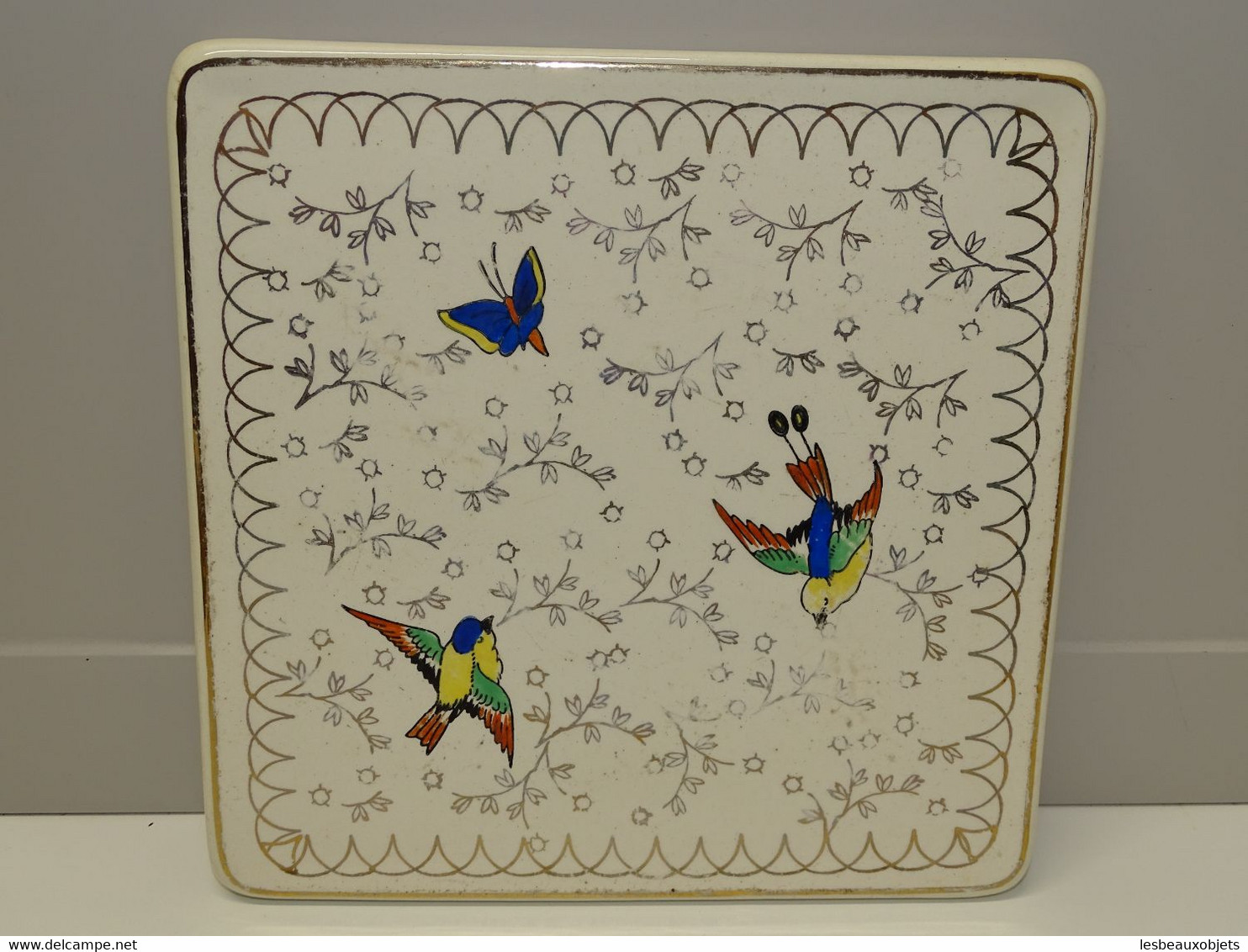 *JOLI ANCIEN DESSOUS DE PLAT CERAMIQUE LONGWY DECO ENVOL D'OISEAUX COLLECTION   E - Longwy (FRA)