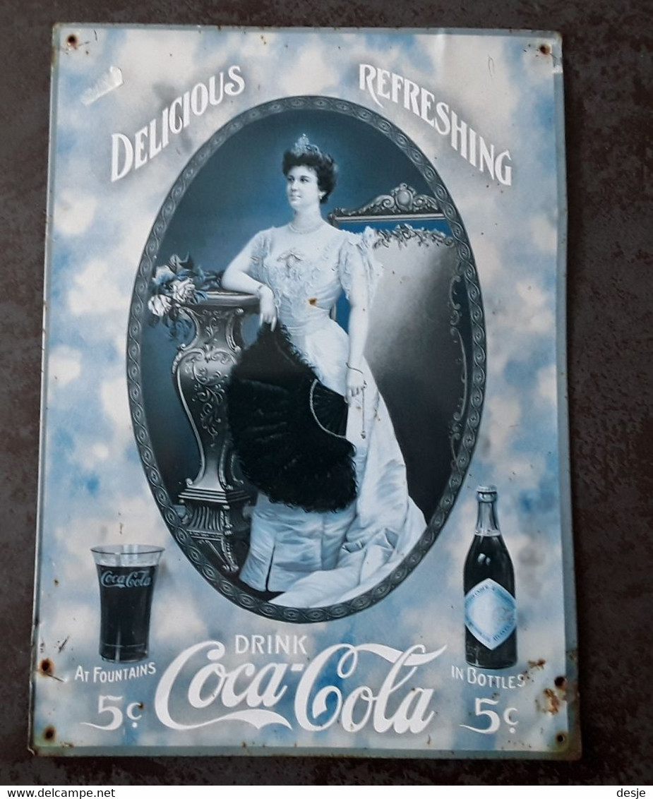 Delicious Refreshing Drink Coca-Cola 5 C. At Fountains En In Bottles Blikken Reclamebord - Latas