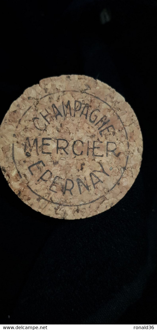 Objet Publicitaire PORTE BRIQUET Comptoir Café Restaurant Publicité CHAMPAGNE MERCIER EPERNAY 51 Marne Gros Bouchon Lièg - Alcools