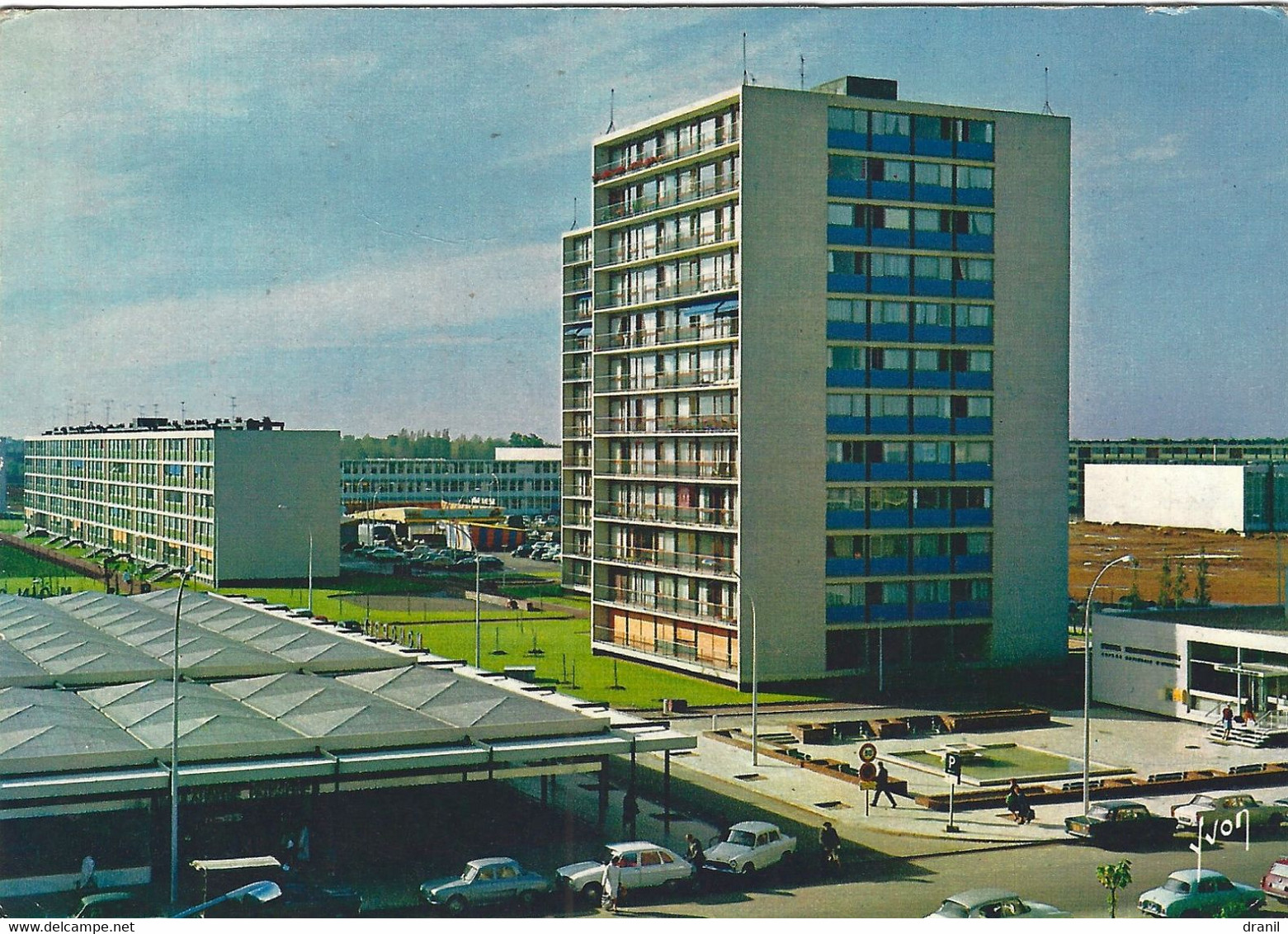 78 - Yvelines - VELISY VILLACOUBLAY - Le Centre Commercial Et Le Bureau De Poste - Velizy