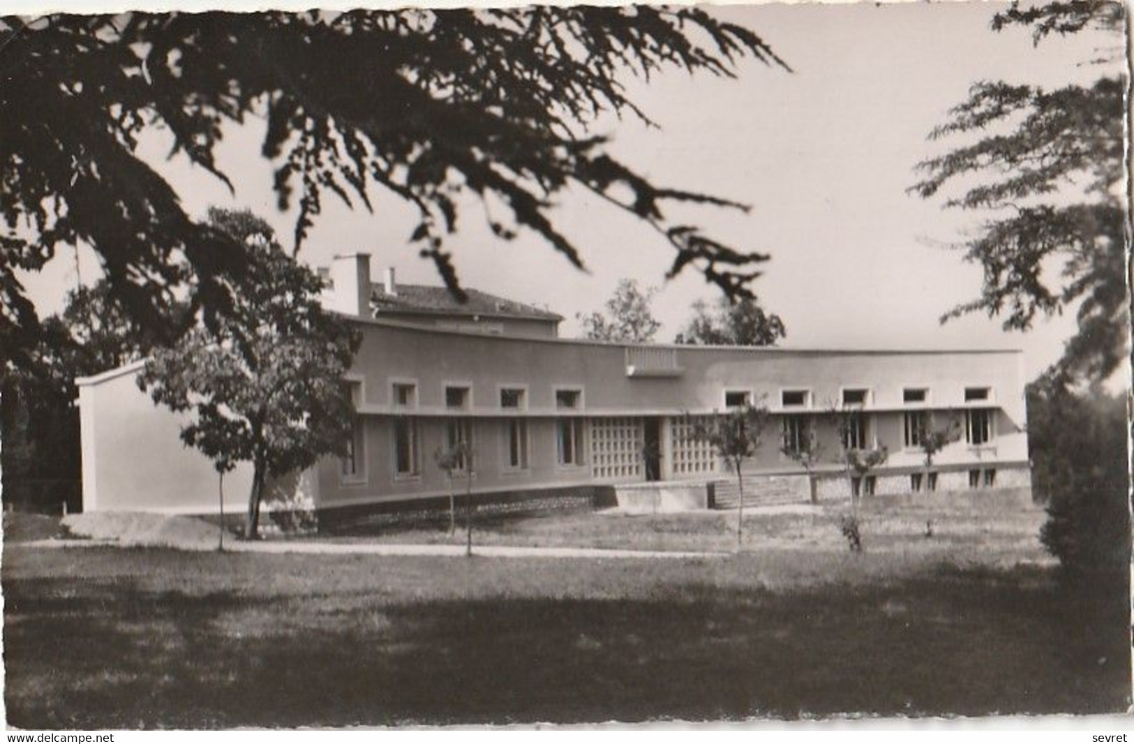 VOUNEUIL-sous-BIARD. - Château De Boivre. Centre D'éducation Physique Et Sportive De L'Académie De Poitiers. Pas Courant - Vouneuil Sous Biard