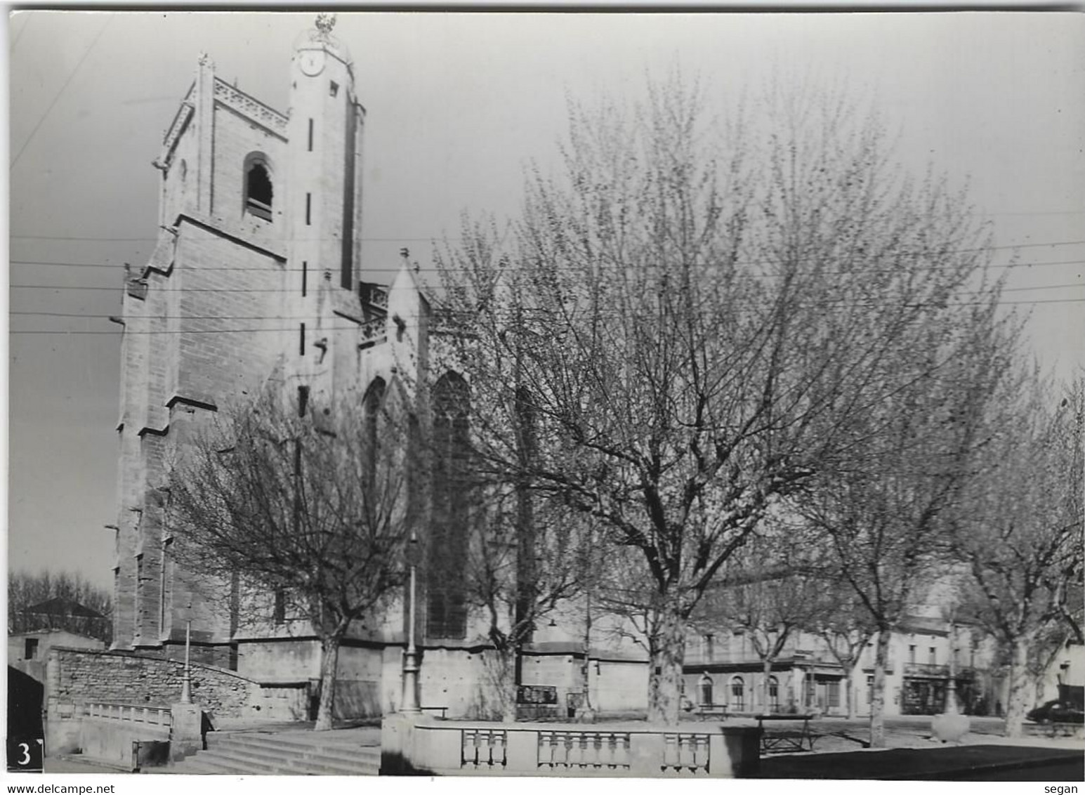 CAPESTANG  LA PLACE JEAN JAURES - Capestang