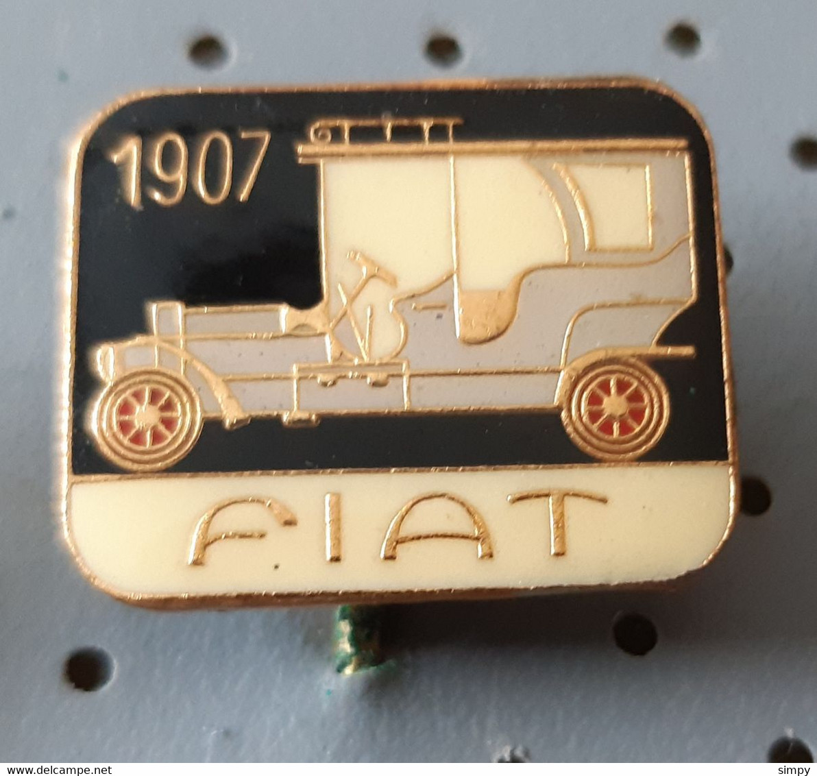 FIAT 1907  Car Logo  Vintage Pin Badge - Fiat