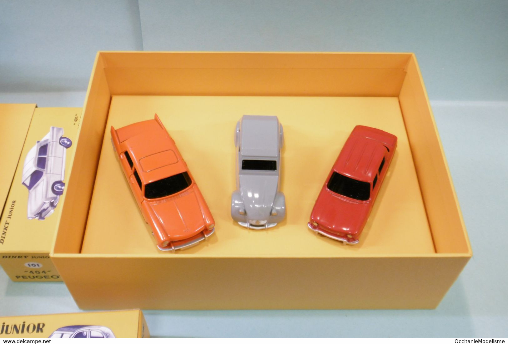 Dinky Toys / Atlas - COFFRET Dinky Junior PEUGEOT 404 + RENAULT R8 + CITROEN 2CV réf. 100 J BO 1/43