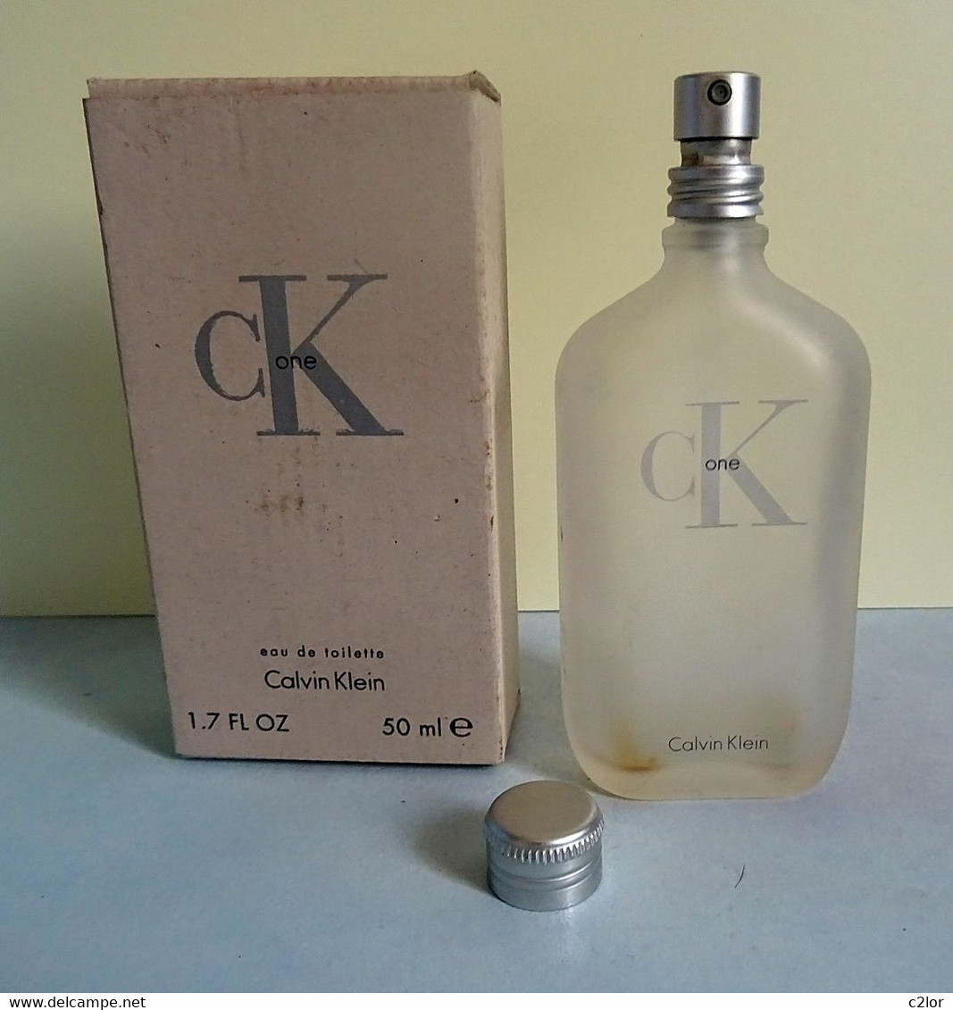 Flacon Spray Avec Bouchon, Remplissable "ONE " De Calvin KLEIN Eau De Toilette 50 Ml  Avec Sa Boite VIDE/EMPTY - Flacons (vides)