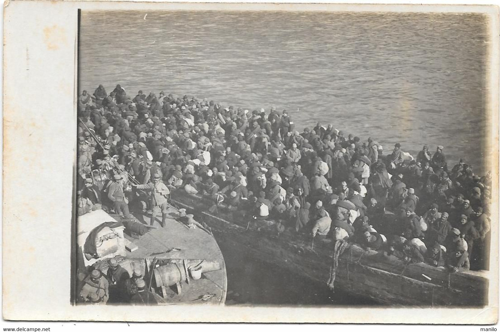 Embarquement De Nombreux Militaires De Couleur Sur Une Chaloupe - Bardas -guerre 1914/18  Afrique Du Nord, Sénégalais ? - Documenti