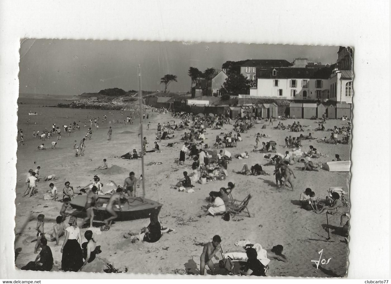 Douarnenez-Treboul (29) : Portage D'u Bateau à Voile Dériveur Sur La Plage De Sables Blancs En 1962 (animé) GF. - Douarnenez