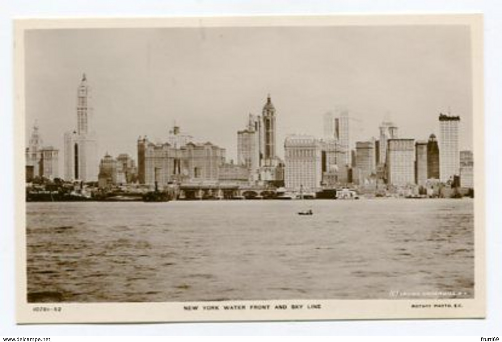 AK 052711 USA - New York City - Water Front And Skyline - Multi-vues, Vues Panoramiques