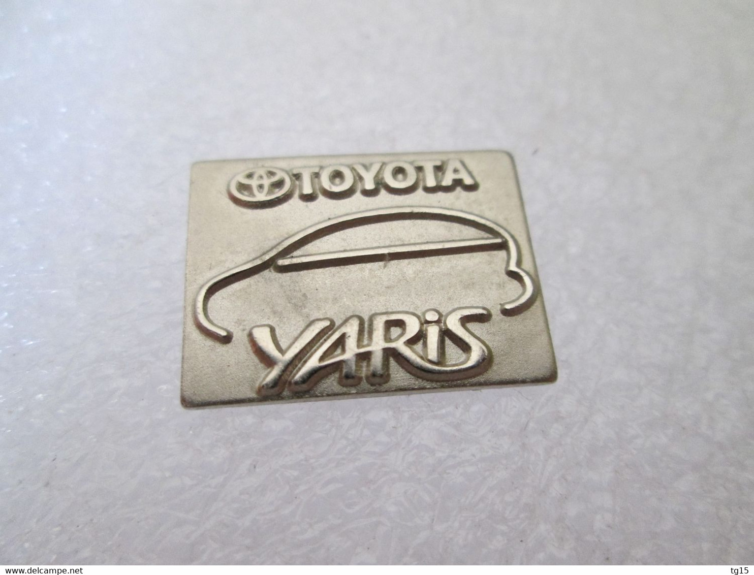 PIN'S  TOYOTA  YARIS - Toyota