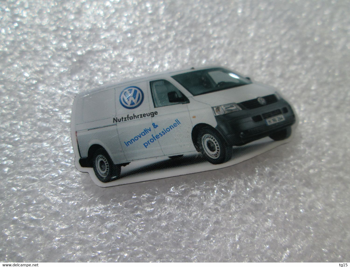 PIN'S    VOLKSWAGEN   TRANSPORTER   T 5 - Volkswagen