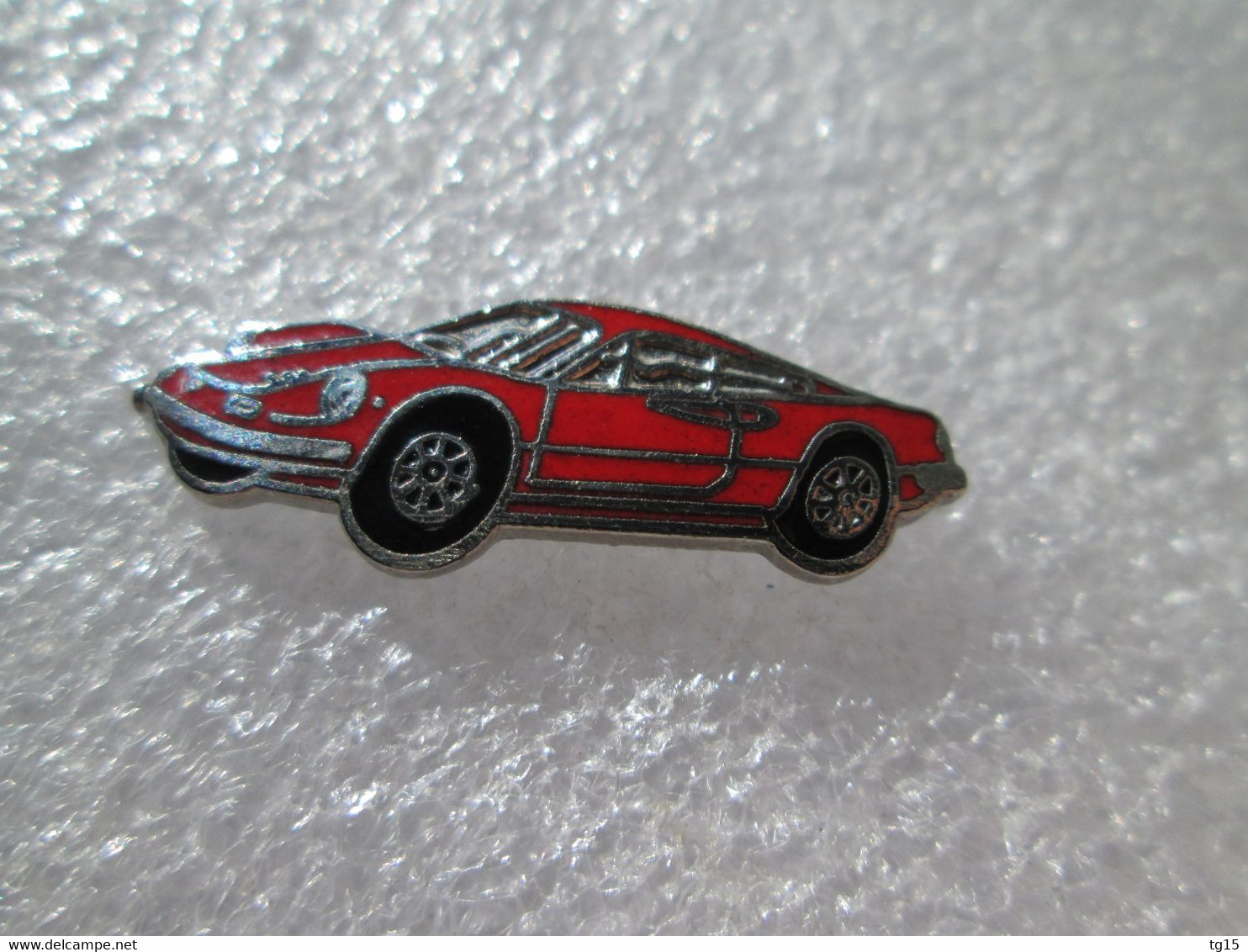 PIN'S    FERRARI  DINO  246 GT  email grand feu