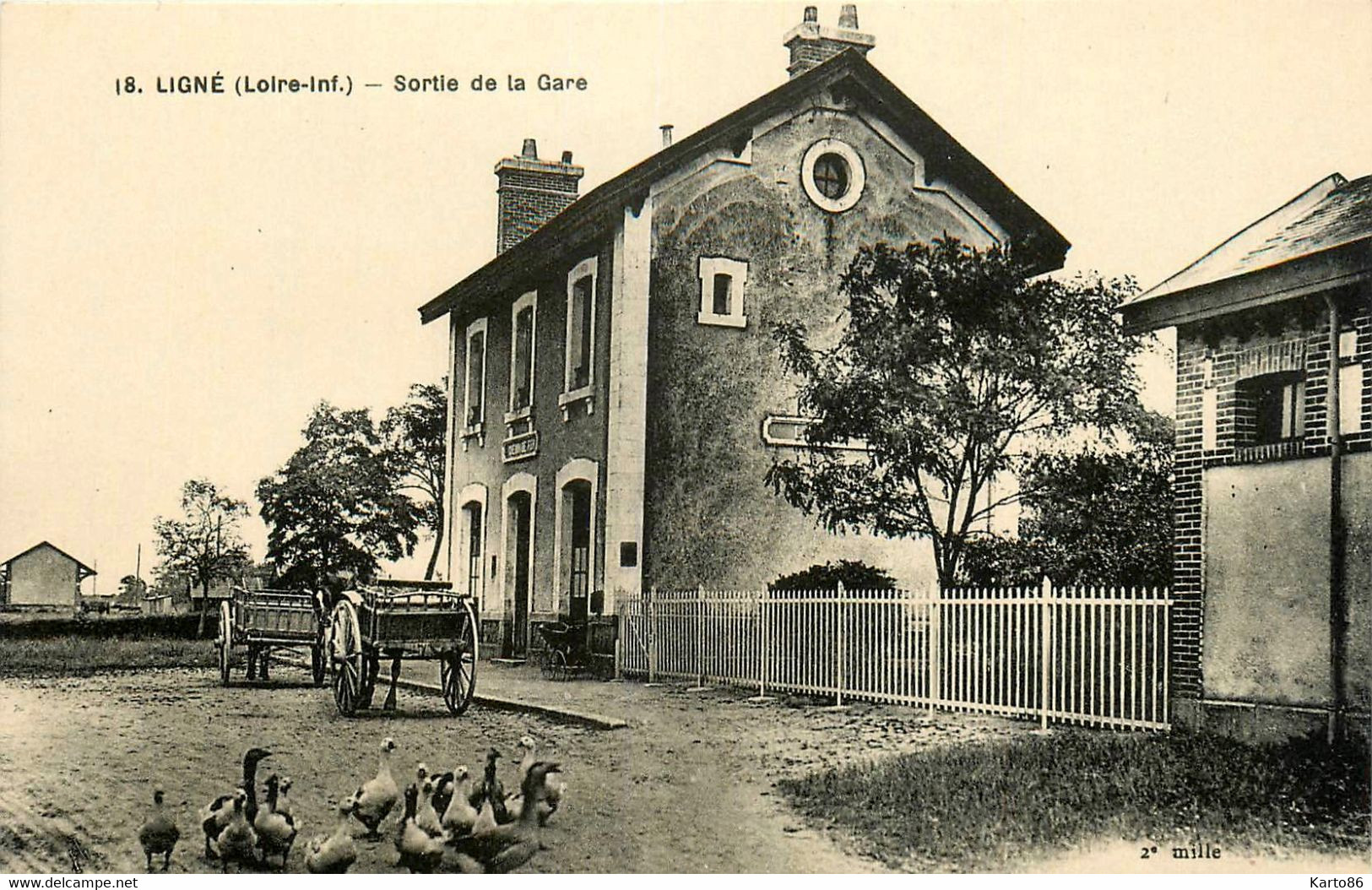 Ligné * La Sortie De La Gare * Attelage - Ligné