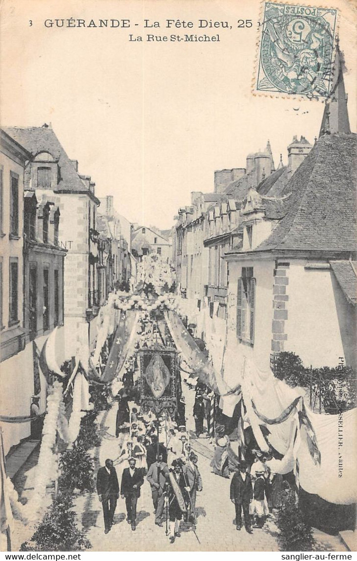 CPA 44 GUERANDE LA FETE DIEU 1905 LA RUE SAINT MICHEL - Guérande