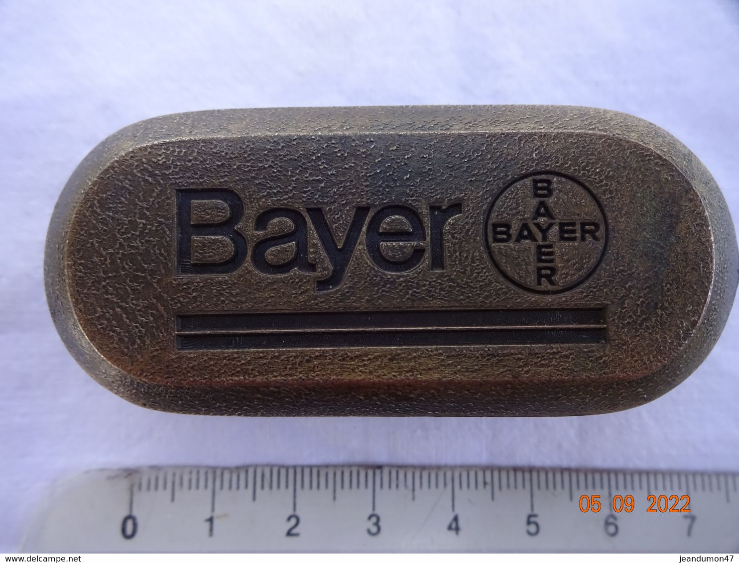 PRESSE-PAPIERS LABORATOIRE BAYER - POIDS 178 Grammes. BRONZE - Paper-weights