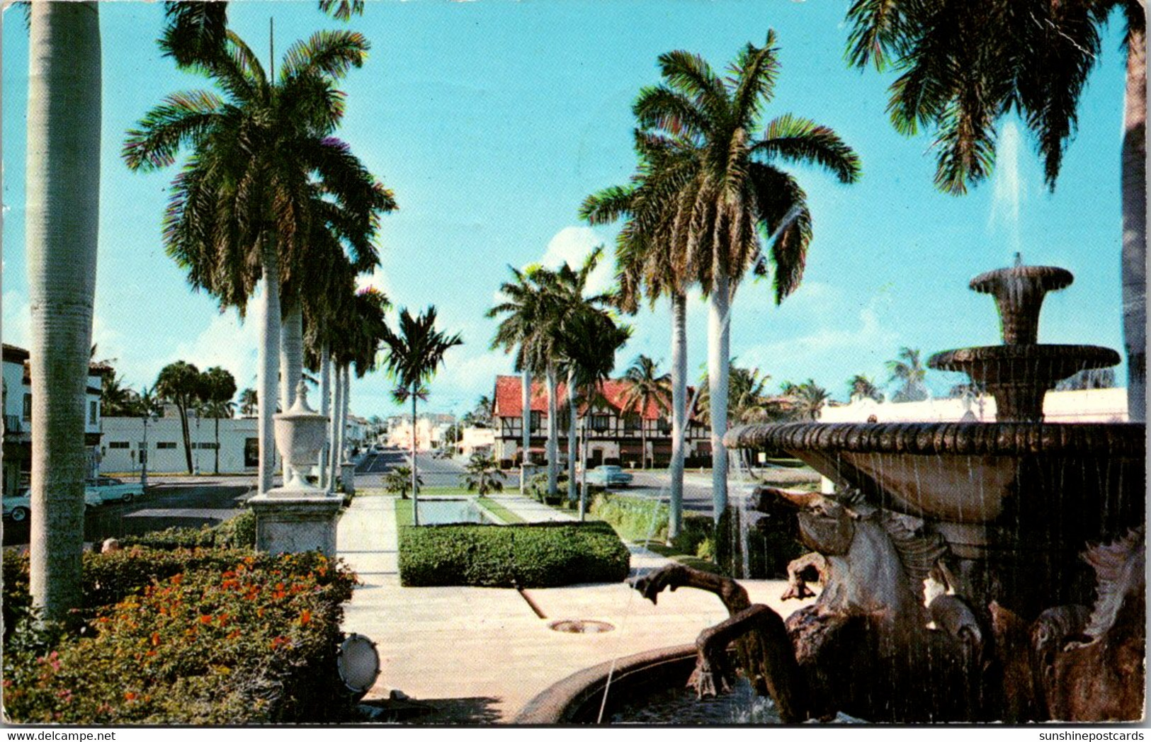 Florida Palm Beach Memorial Fountain And View Lookoing North Along South County Road 1970 - Palm Beach