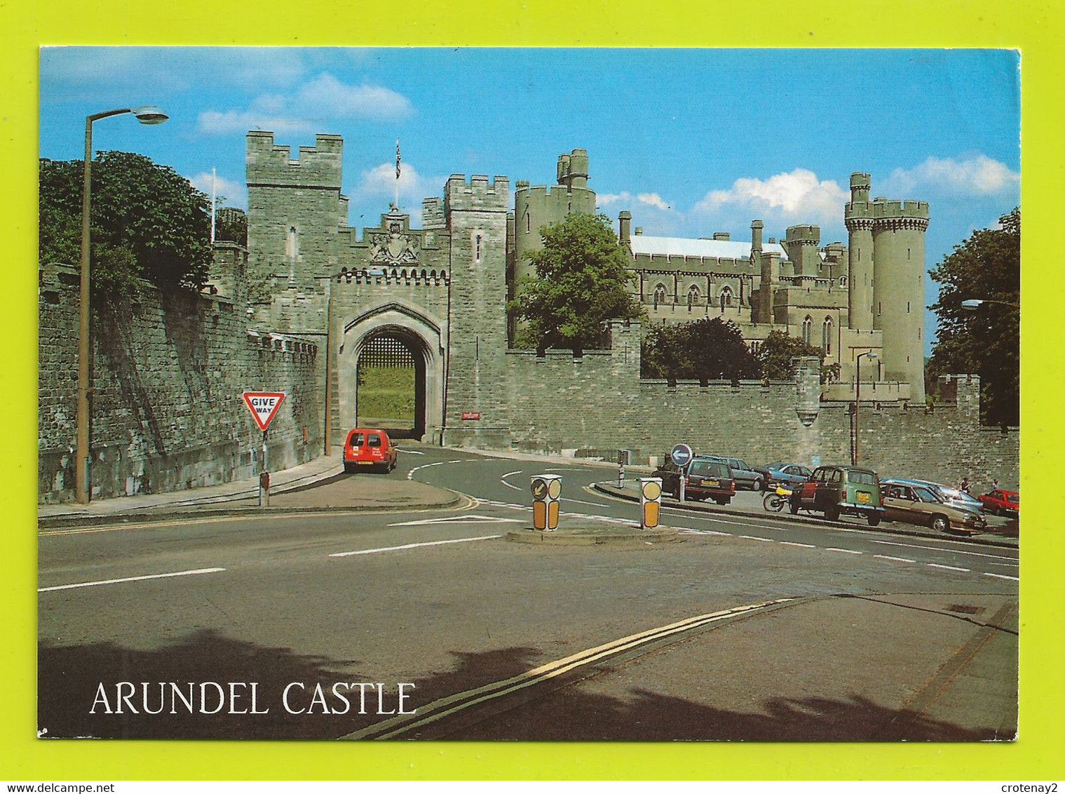 ARUNDEL CASTEL The Castel Gateway Volvo Renault 4L Bicolore - Arundel