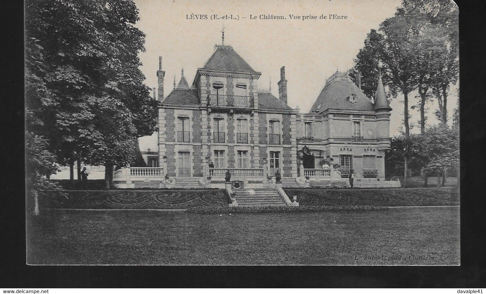 28 LEVES  LE CHATEAU    2 SCANS - Lèves