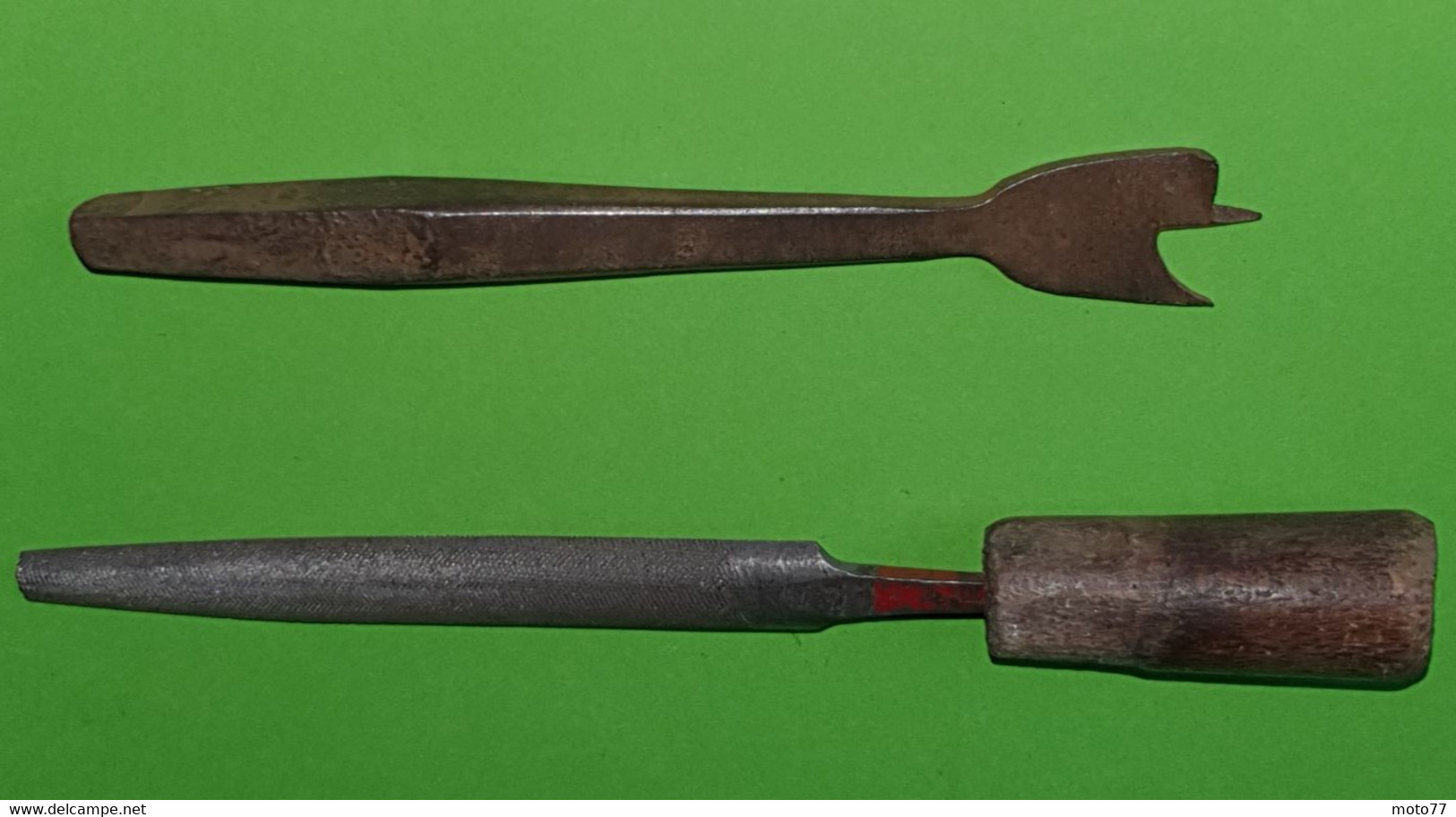 Lot 2 Anciens OUTILS Spécial - LIME à Métaux Et MÈCHE à Bois - "Laissé Dans Leurs Jus" - Vers 1950 - Autres Appareils