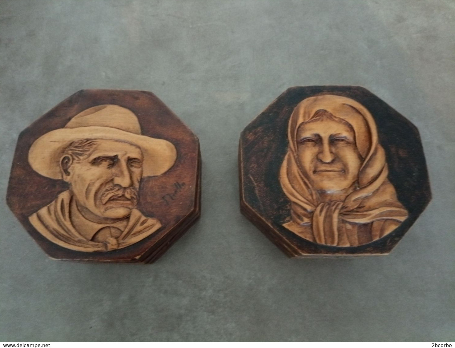 CORSE LOT DE 2 BOITES A TABAC SCULPTEES TRAVAIL OREZZA SIGNEES - Cajas Para Tabaco (vacios)