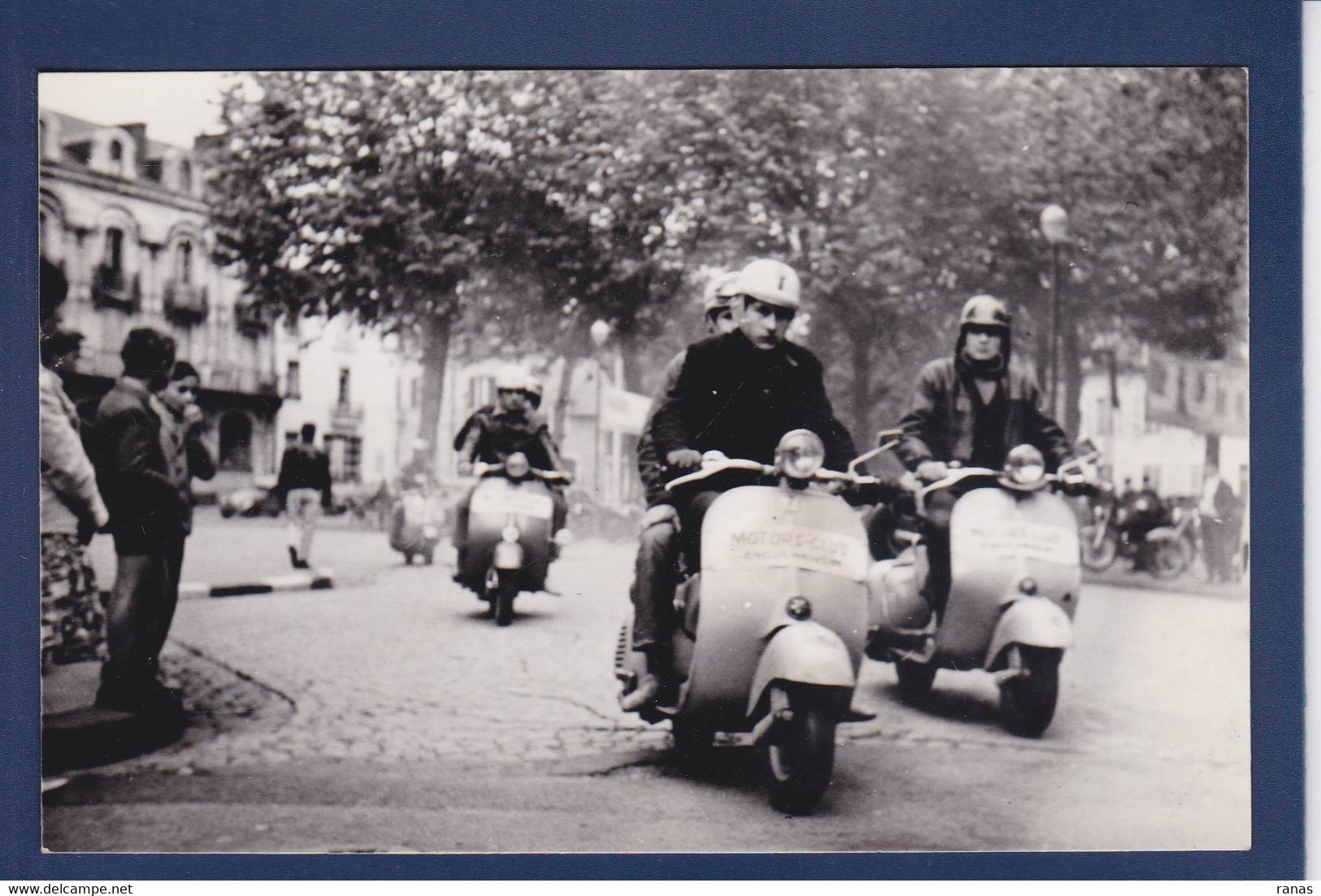 CPA Vespa Scooter [03] Allier > Montlucon Carte Photo Non Circulé - Montlucon