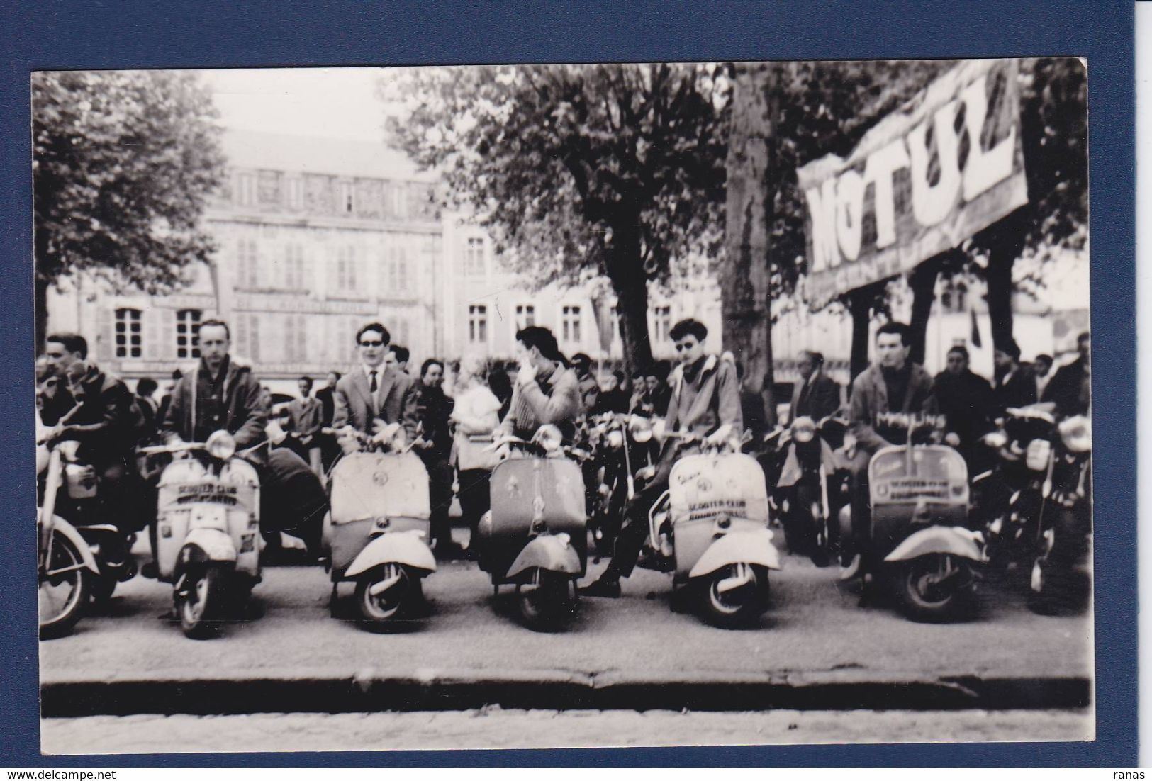 CPA Vespa Scooter [03] Allier > Montlucon Carte Photo Non Circulé - Montlucon