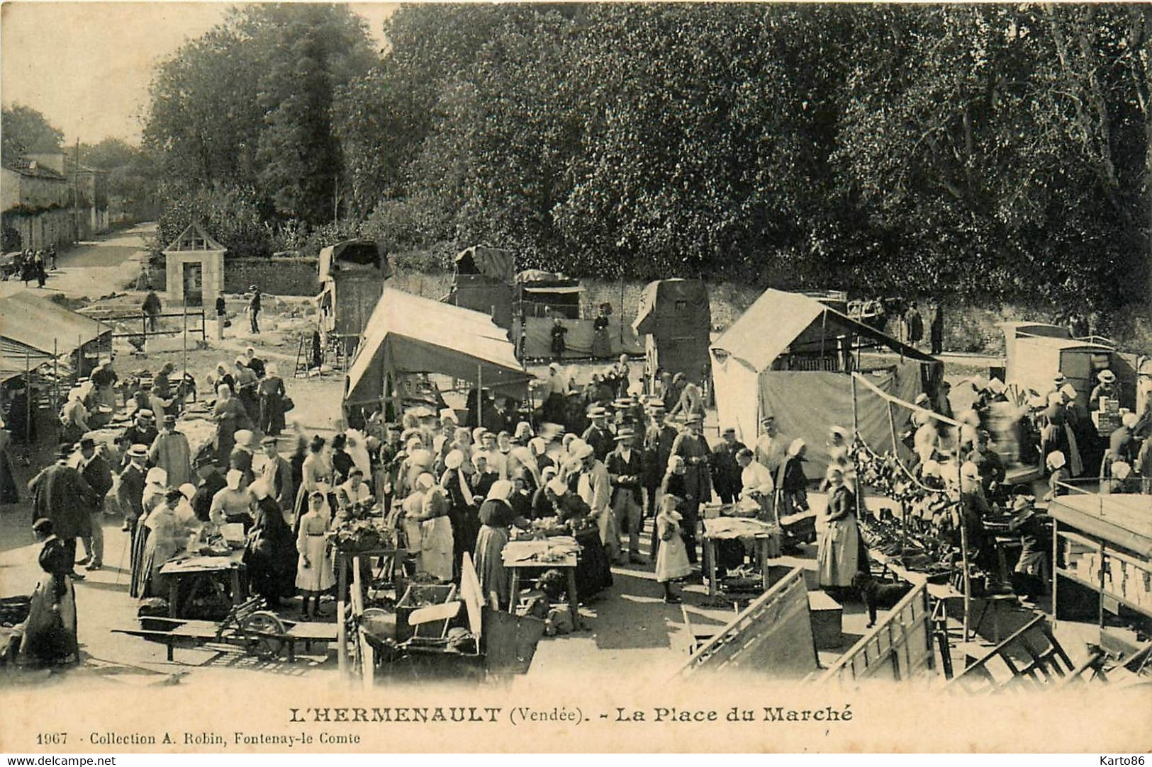 L'hermenault * La Place Du Marché * Marchands Foire - L'Hermenault