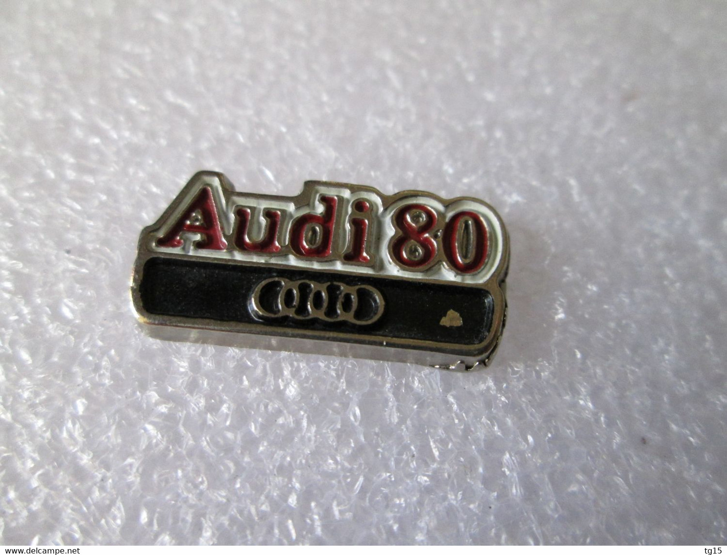 PIN'S    AUDI 80 - Audi
