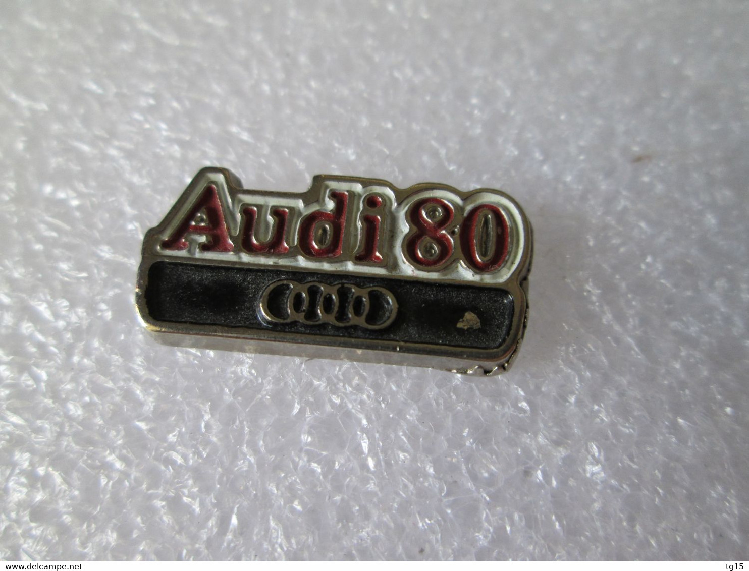 PIN'S    AUDI 80 - Audi