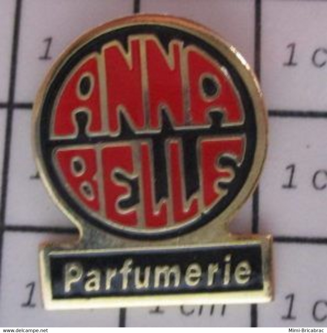 3519 Pin's Pins / Beau Et Rare / THEME : PARFUMS / PARFUMERIE ANNA BELLE Pas Marie-Paule ! - Musique