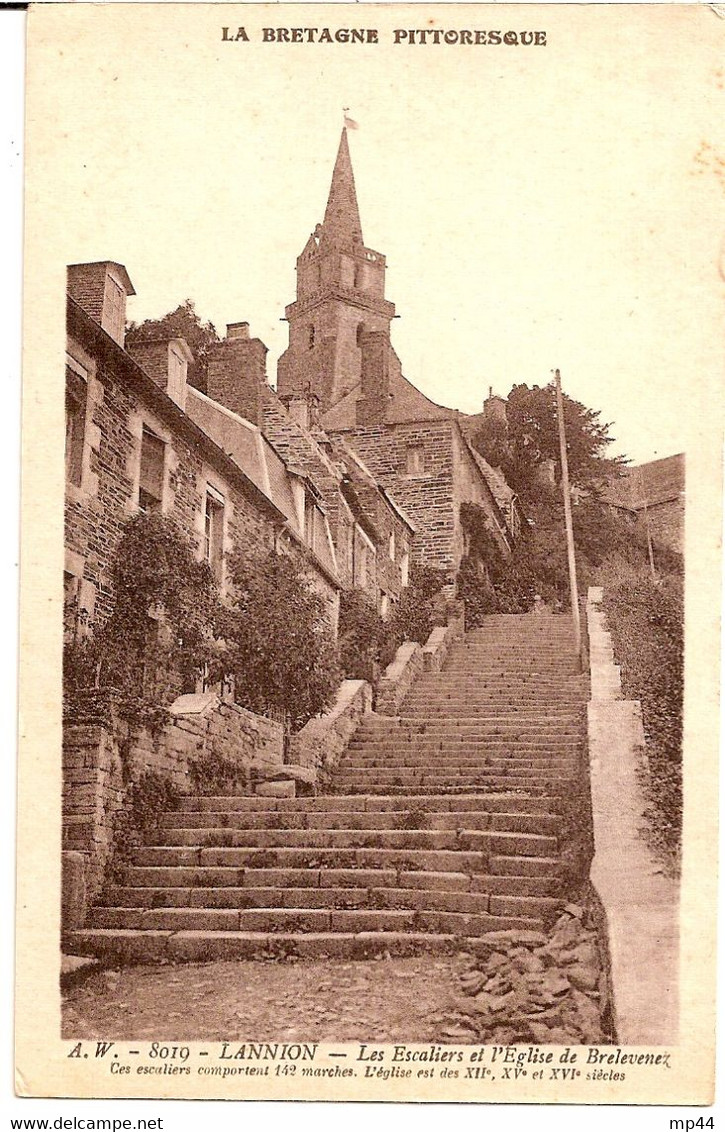 4H8 -- 22 LANNION Les Escaliers Et L'Eglise De Brelevenez - Lannion