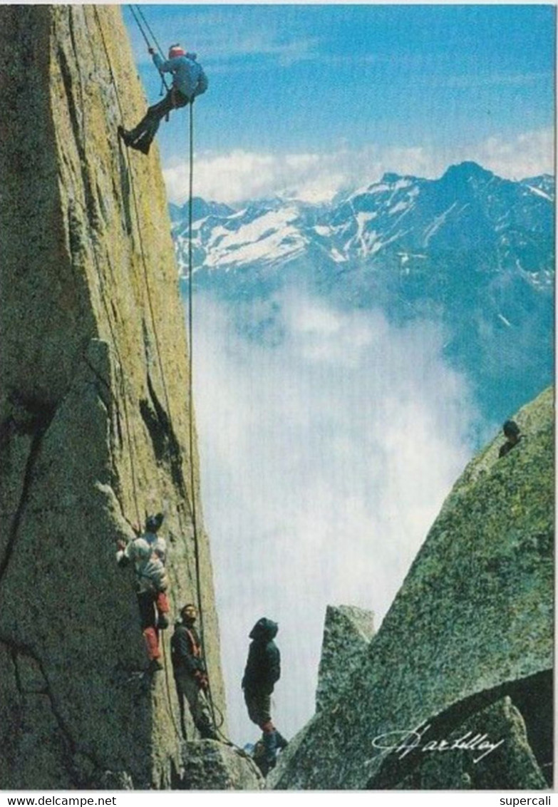 REF25.025 ESCALADE.DE MONTAGNE  HAUTE-ROUTE AU DESSUS DES NUAGES. - Climbing