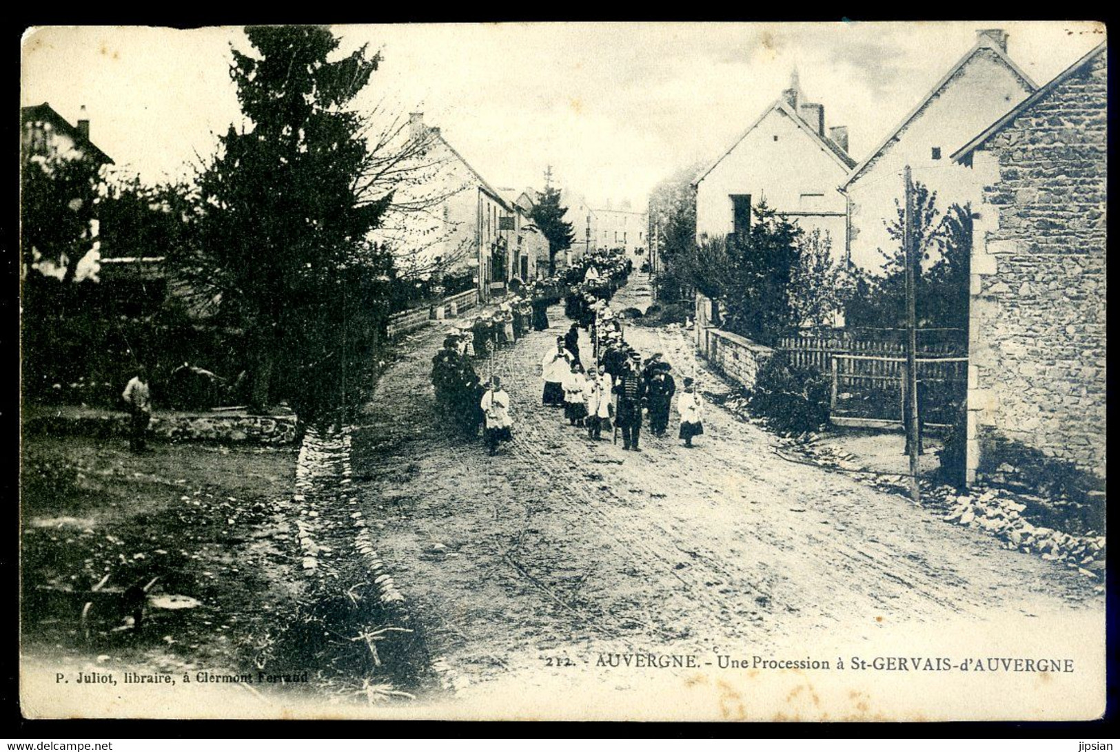 Cpa Du 63 Auvergne -- Une Procession à St Gervais D' Auvergne    FEV22-62 - Saint Gervais D'Auvergne