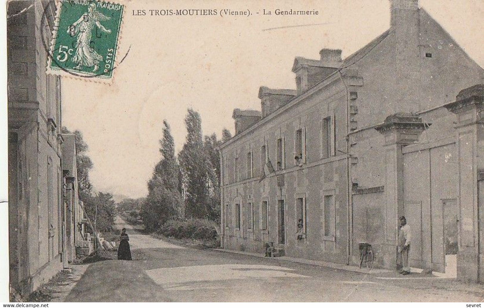 LES TROIS MOUTIERS. - La Gendarmerie. Carte RARE - Les Trois Moutiers