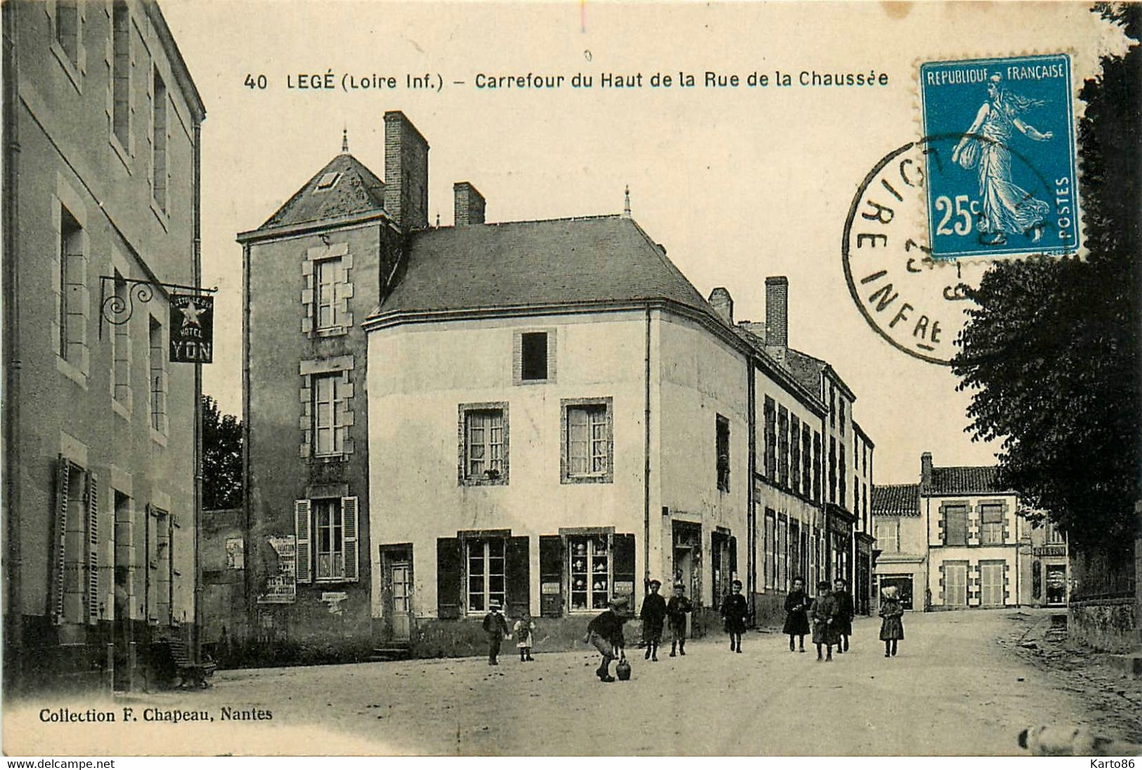 Legé * Le Carrefour Du Haut De La Rue De La Chaussée * Hôtel YON - Legé