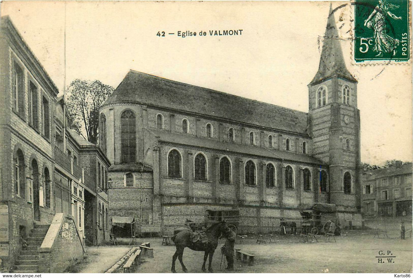 Valmont * La Place Et L'église Du Village - Valmont