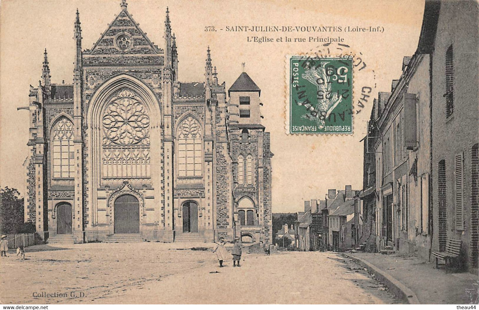 ¤¤  -  SAINT-JULIEN-de-VOUVANTES  -  L'Eglise Et La Rue Principale    -  ¤¤ - Saint Julien De Vouvantes