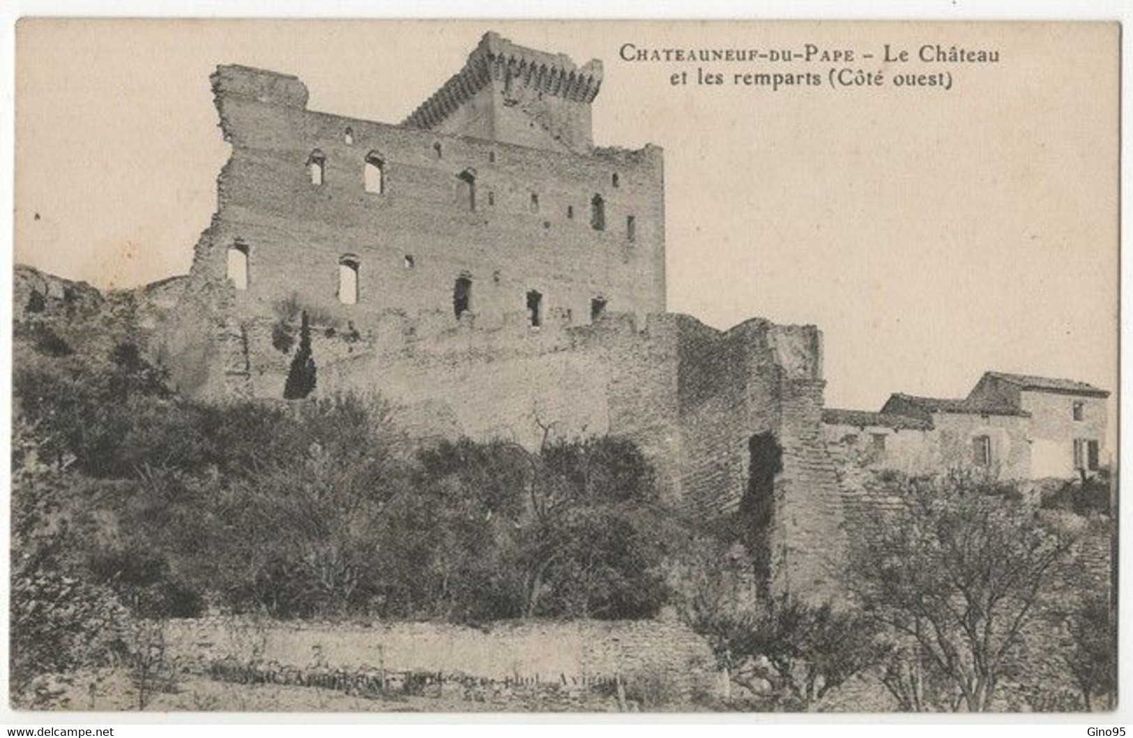 CPA 84 Châteauneuf Du Pape Le Château Et Les Remparts (Côté Ouest) - Chateauneuf Du Pape