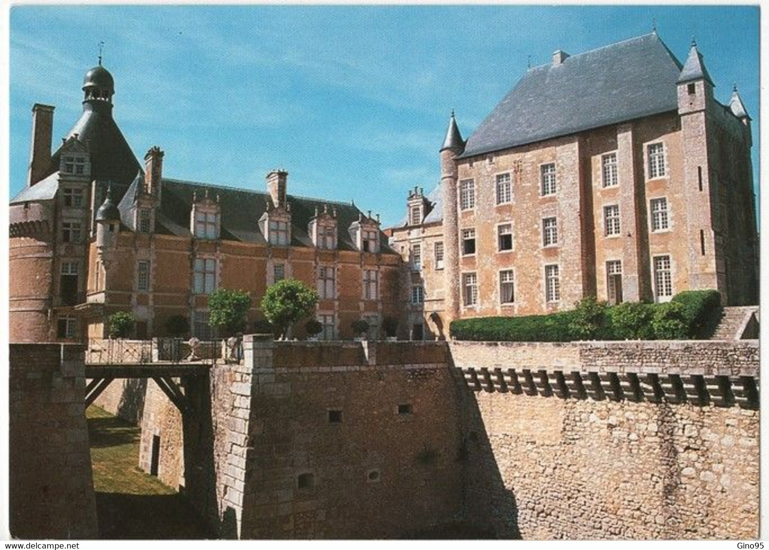 CPM 86 Bonnes Le Château De Touffou - Chateau De Touffou