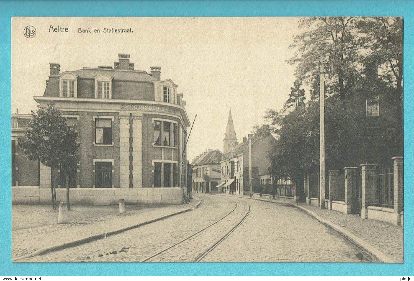 * Aalter - Aeltre (Oost Vlaanderen) * (Nels, Uitg. Aug De Vlieger) Bank En Statiestraat, Rue De La Gare, Tramway, Banque - Aalter