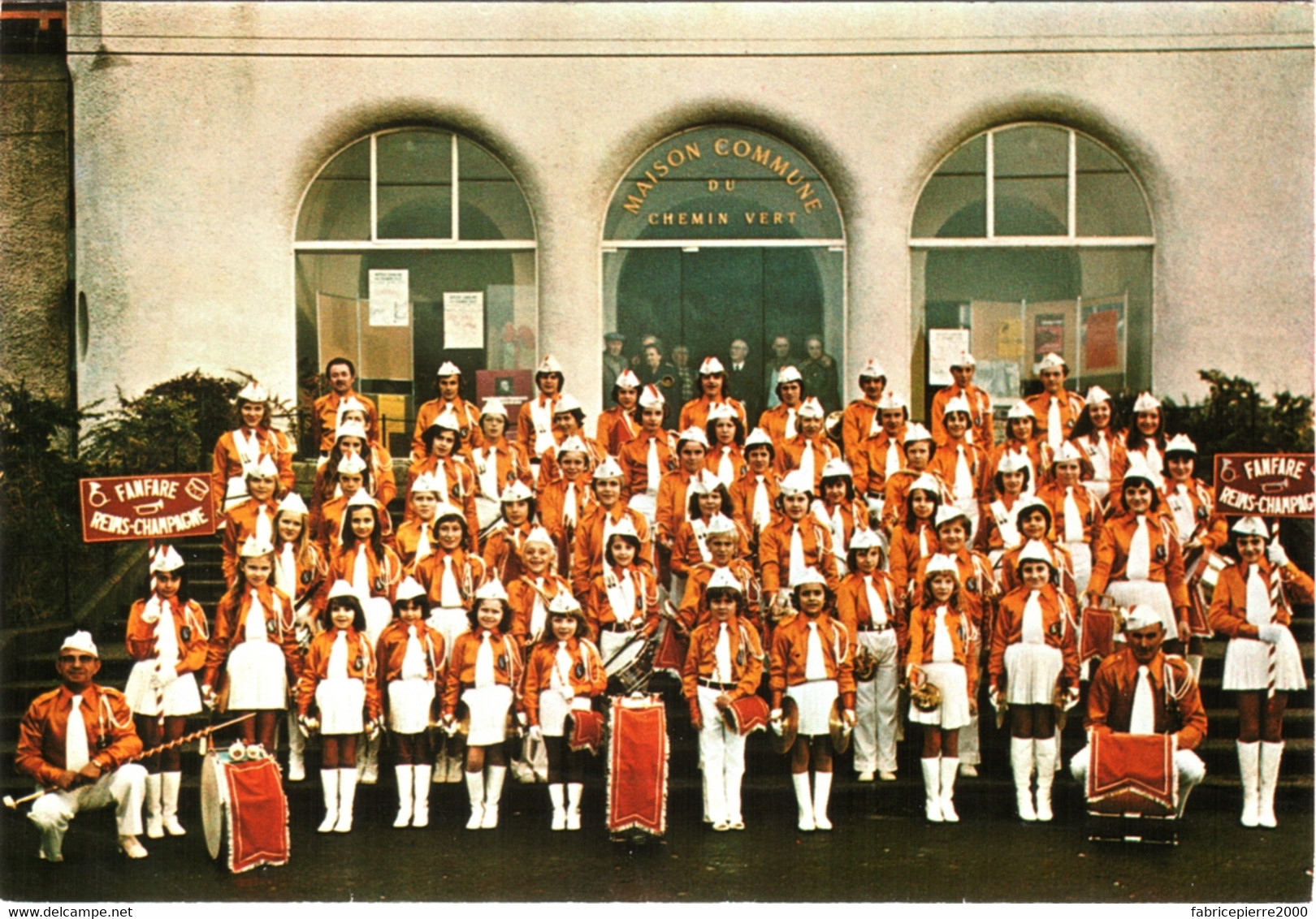 CPM 51 (Marne) Reims - La Fanfare Reims-Champagne Devant La Maison Commune Du Chemin Vert, Siège 11 Rue D'Italie à Reims - Musique