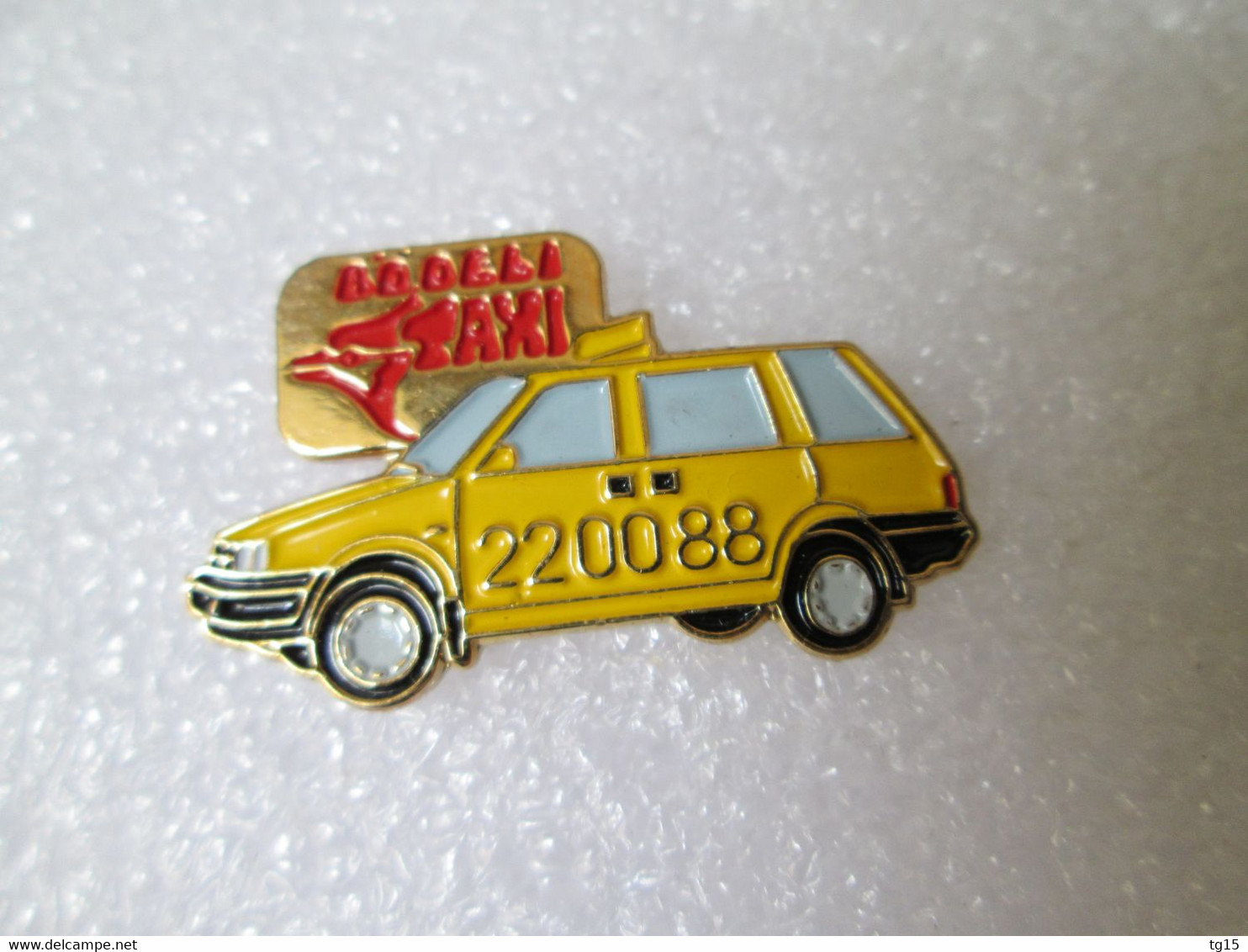 RARE  PIN'S    TAXI  BODELI   MITSUBISHI  SPACE RUNNER - Mitsubishi