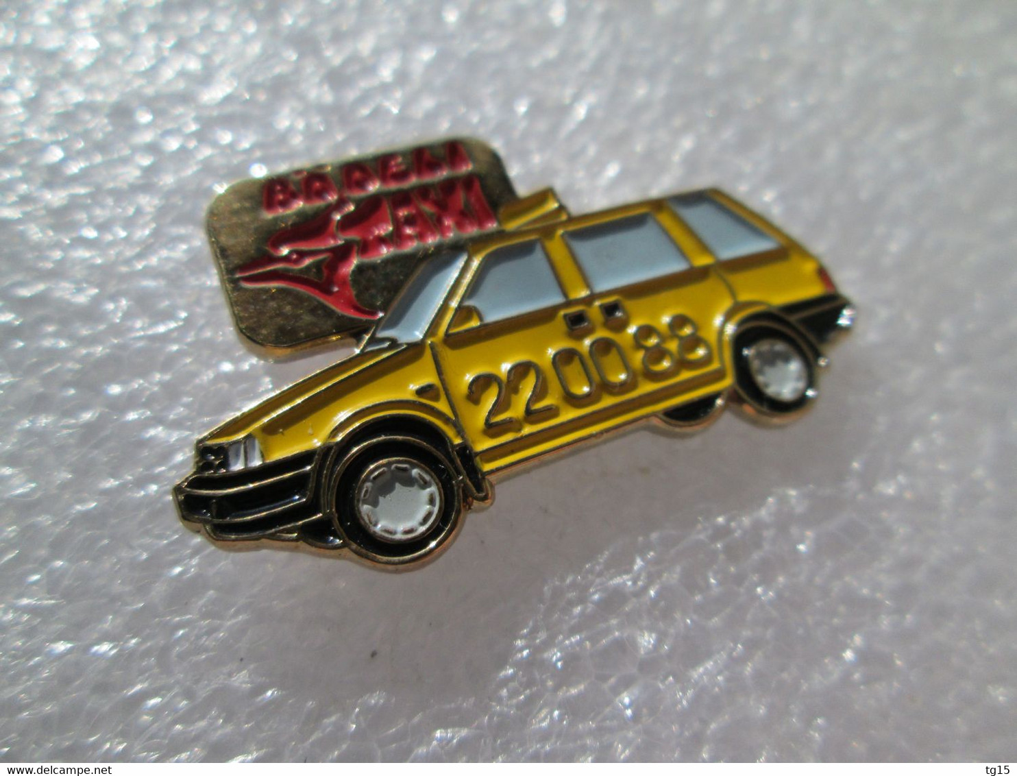 RARE  PIN'S    TAXI  BODELI   MITSUBISHI  SPACE RUNNER - Mitsubishi